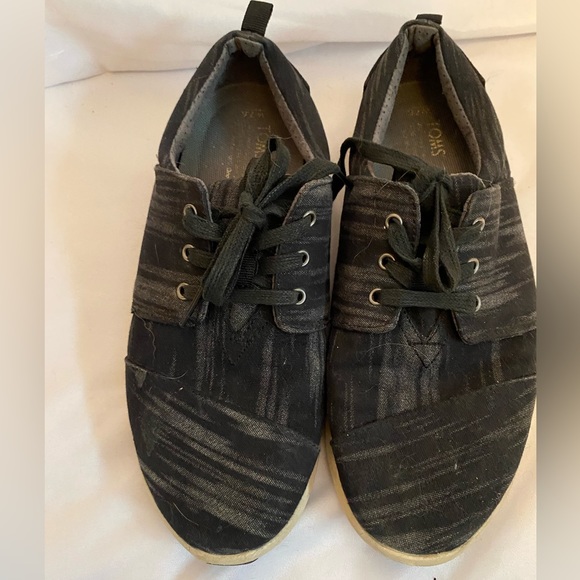 Tom runners Size 7.5 canvas grey and black - Picture 2 of 5